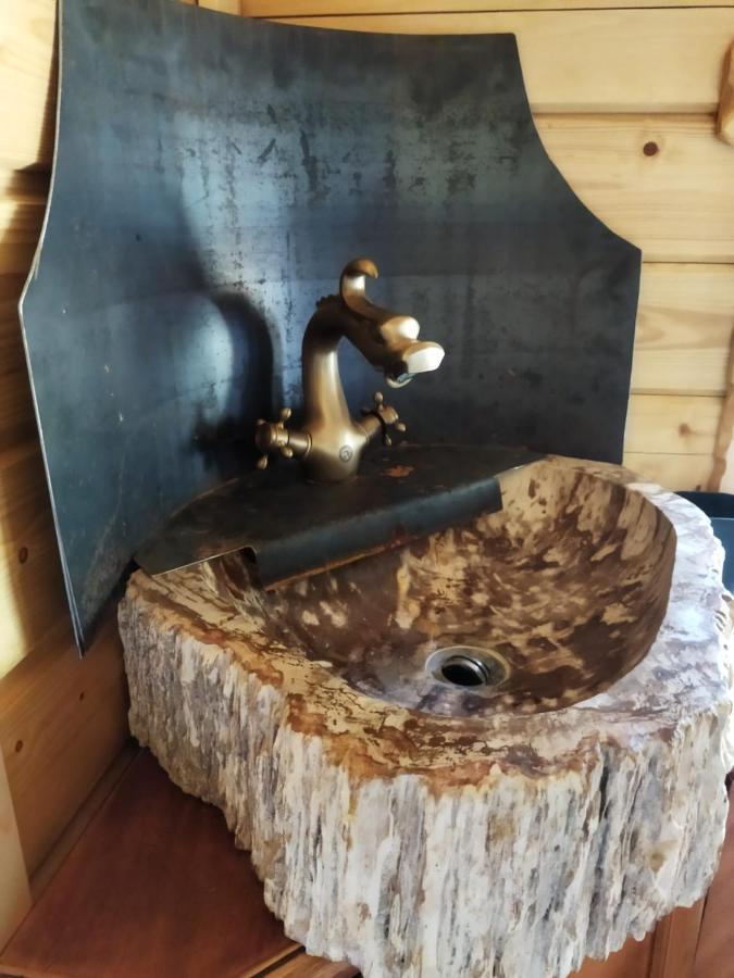 La Chaumiere Magique Des Elfes Et Ses Enigmes Bed and Breakfast Servas  Εξωτερικό φωτογραφία