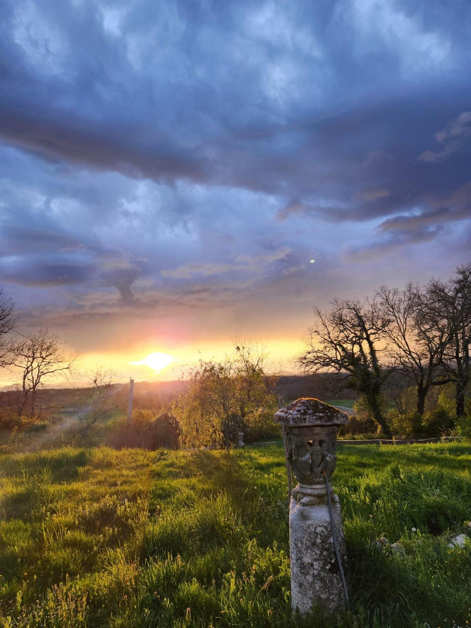La Chaumiere Magique Des Elfes Et Ses Enigmes Bed and Breakfast Servas  Εξωτερικό φωτογραφία